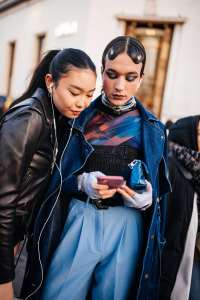 Street style at Paris Fashion Week Fall 2023