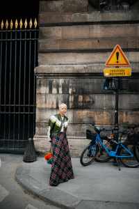 Street style at Paris Fashion Week Fall 2023