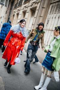 Street style at Paris Fashion Week Fall 2023