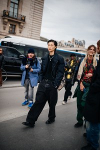 Street style at Paris Fashion Week Fall 2023