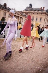 Street style at Paris Fashion Week Fall 2023