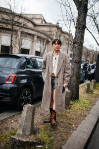 Street style at Paris Fashion Week Fall 2023