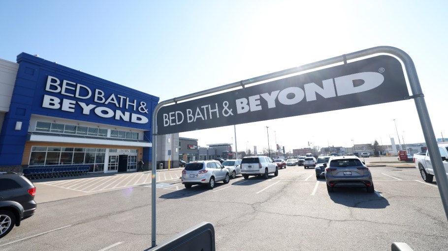 TORONTO, ON- FEBRUARY 13 - Bed Bath & Beyond's Canadian operations are going out of business. The company will be liquidating all 54 stores across Canada and terminating its 387 full-time and 1,038 part-time employees. in Toronto.
