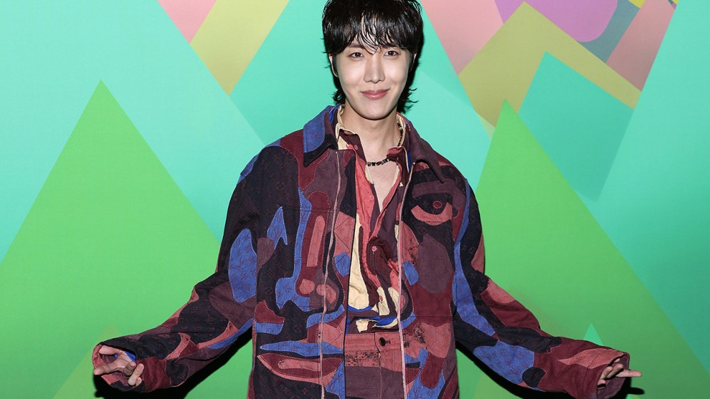 PARIS, FRANCE - JANUARY 19: J Hope attends the Louis Vuitton Menswear Fall-Winter 2023-2024 show as part of Paris Fashion Week  on January 19, 2023 in Paris, France. (Photo by Pascal Le Segretain/Getty Images for Louis Vuitton)
