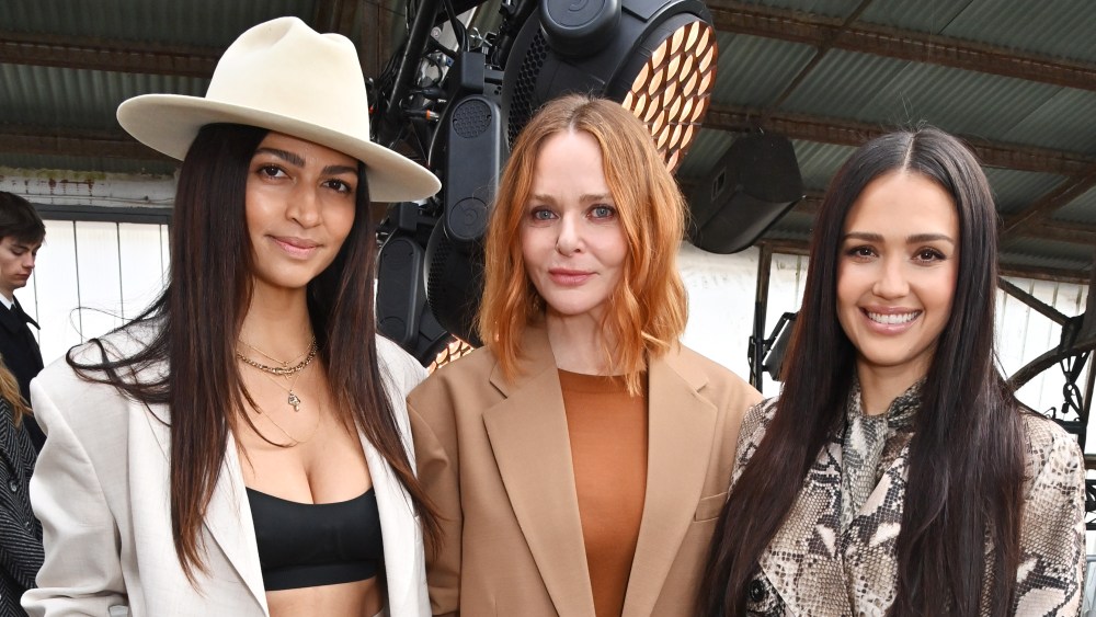 PARIS, FRANCE - MARCH 06: (L to R) Camila Alves McConaughey, Stella McCartney and Jessica Alba pose backstage at the Stella McCartney Womenswear Fall Winter 2023-2024 show as part of Paris Fashion Week at Manège de l'Ecole Militaire on March 6, 2023 in Paris, France. (Photo by Dave Benett/Getty Images)