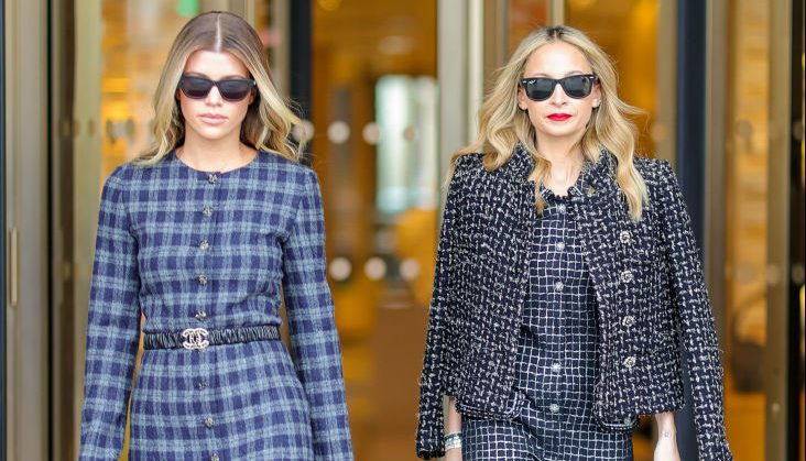 PARIS, FRANCE - MARCH 07: Sofia Richie and Nicole Richie are seen heading to 'the Chanel show during Paris Fashion Week' on March 07, 2023 in Paris, France.  (Photo by Rachpoot/Bauer-Griffin/GC Images)