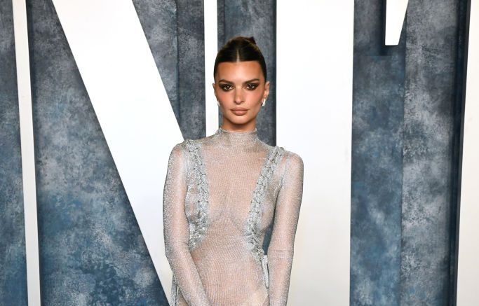 BEVERLY HILLS, CALIFORNIA - MARCH 12: Emily Ratajkowski attends the 2023 Vanity Fair Oscar Party Hosted By Radhika Jones at Wallis Annenberg Center for the Performing Arts on March 12, 2023 in Beverly Hills, California. (Photo by Jon Kopaloff/Getty Images for Vanity Fair)
