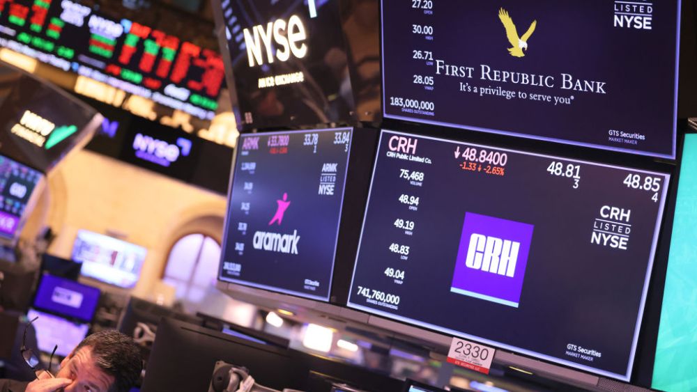 traders at the New York Stock Exchange