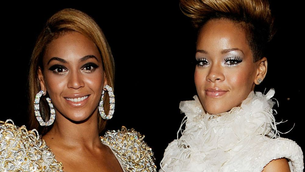 LOS ANGELES, CA - JANUARY 31: Singers Beyonce Knowles (L) and Rihanna (R) backstage during the 52nd Annual GRAMMY Awards held at Staples Center on January 31, 2010 in Los Angeles, California. (Photo by Larry Busacca/Getty Images)
