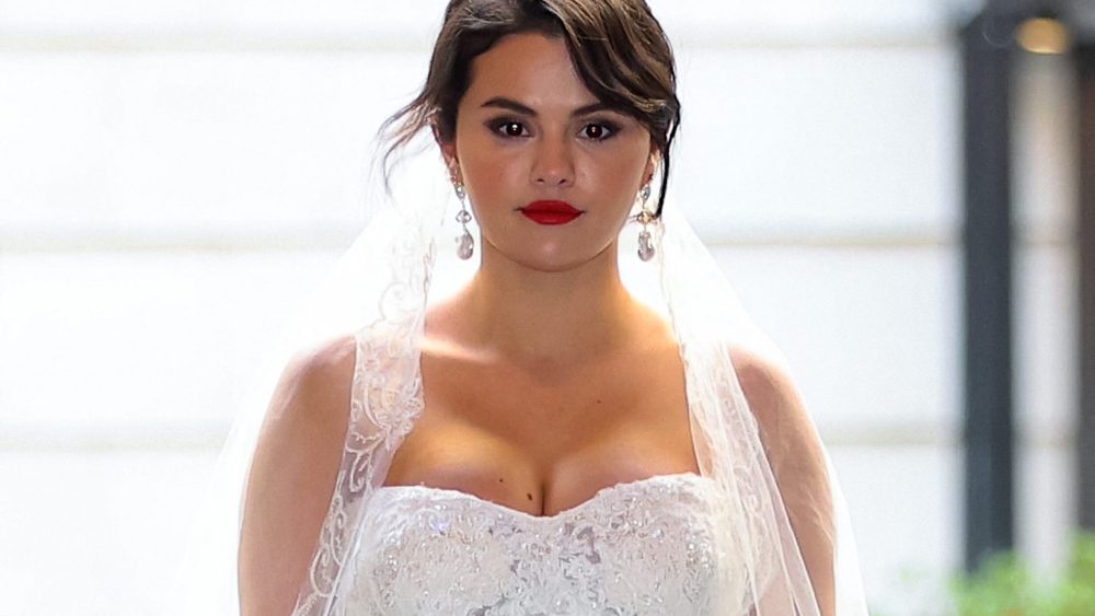 Martin Short and Selena Gomez are seen at the film set of the 'Only Murders in the Building' TV Series in New York City. NON-EXCLUSIVE March 21, 2023. 21 Mar 2023 Pictured: Selena Gomez. Photo credit: Jose Perez/Bauergriffin.com / MEGA TheMegaAgency.com +1 888 505 6342 (Mega Agency TagID: MEGA959832_001.jpg) [Photo via Mega Agency]