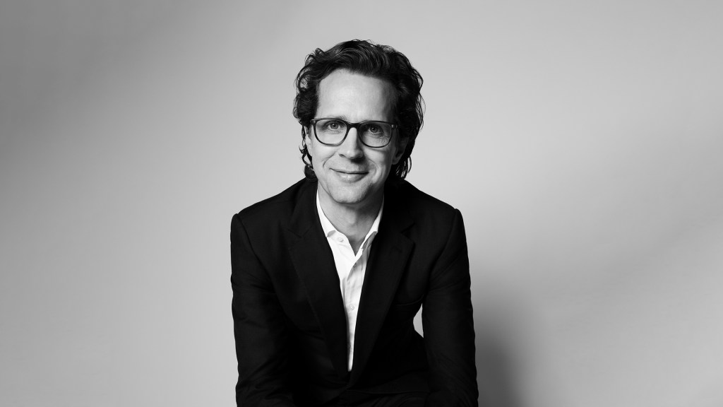 Stefan Larsson dark suit