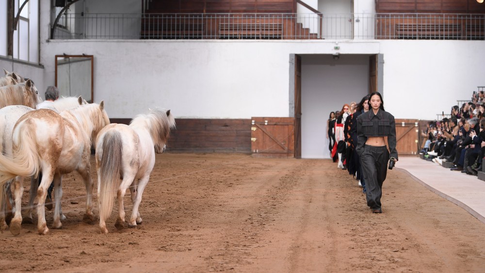 Model on the runway at Stella McCartney Fall 2023 Ready To Wear Fashion Show on March 6, 2023 at the Military School Carousel in Paris, France.
