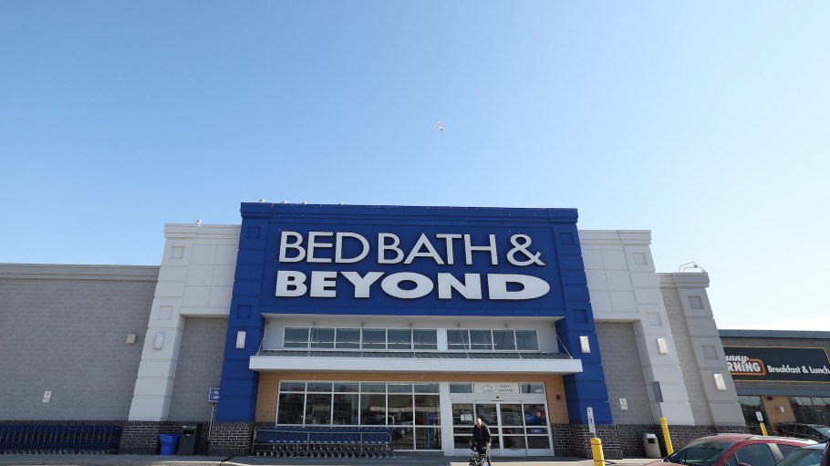 The home retailer is raising another $135 million in proceeds from a stock share sale, marking $360 million in new funding since February.