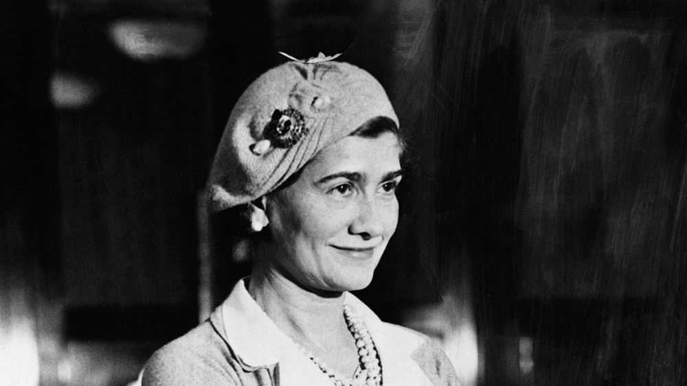 Coco Chanel (1883-1971), the French fashion designer, ca. 1926. (Photo by ¬© Hulton-Deutsch Collection/CORBIS/Corbis via Getty Images)