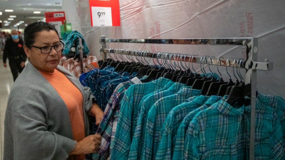 Glendale, CA - November 25: Blanca Vicente is shopping on Black Friday at JCPenney at the Glendale Galleria, Nov. 25, 2022, in Glendale, CA.   (Francine Orr / Los Angeles Times)
