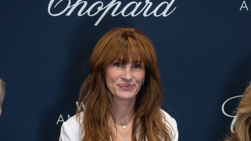 US actress Julia Roberts (C) poses next to German Chopard co-presidents Karl-Friedrich Scheufele (L) and Caroline Scheufele (R) during a photo call at the opening day of luxury watch fair Watches and Wonders Geneva, in Geneva, on March 27, 2023. (Photo by Fabrice COFFRINI / AFP) (Photo by FABRICE COFFRINI/AFP via Getty Images)