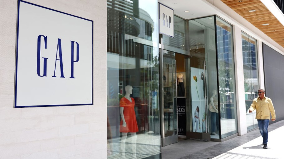 The 1,800 will be from headquarters and upper filed positions as part of a broader restructuring plan to simplify Gap's operating model.