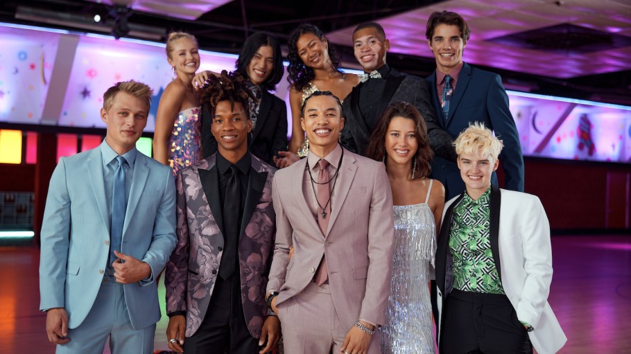 Aligning with its Prom Your Way campaign, Men's Wearhouse partnered with Snap Inc. to bring AR-powered mirrors into select stores.