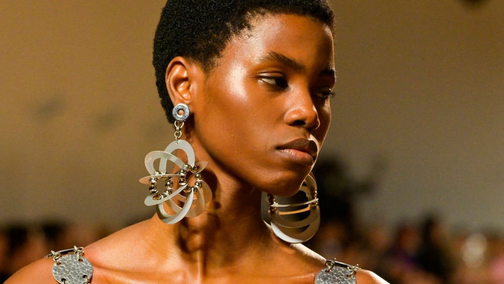 Model on the runway at Paco Rabanne Fall 2023 Ready To Wear Fashion Show on March 1, 2023 at the Palais de Tokyo in Paris, France.