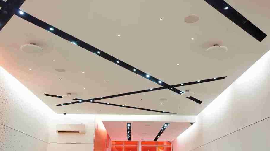 Reducing inventory to optimal order quantities is the key of every retailer. This RFID-driven system powered by RADAR provides a way of tracking merchandise in every part of a store.