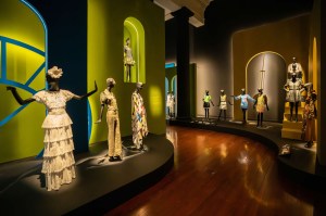 Fashioning Singapore and the World: Encountering the West, 1960s to 1970.