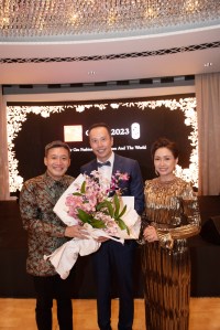 Kennie Ting, Mark Lee, and Kelly Keak