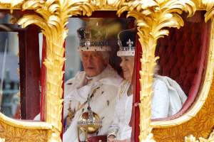 TOPSHOT - Britain's King Charles III and Britain's Queen Camilla travel in the Gold State Coach, back to Buckingham Palace from Westminster Abbey in central London on May 6, 2023, after their coronations. - The set-piece coronation is the first in Britain in 70 years, and only the second in history to be televised. Charles will be the 40th reigning monarch to be crowned at the central London church since King William I in 1066. Outside the UK, he is also king of 14 other Commonwealth countries, including Australia, Canada and New Zealand. Camilla, his second wife, was crowned alongside him, and will now be known as Queen Camilla. (Photo by Odd ANDERSEN / AFP) (Photo by ODD ANDERSEN/AFP via Getty Images)