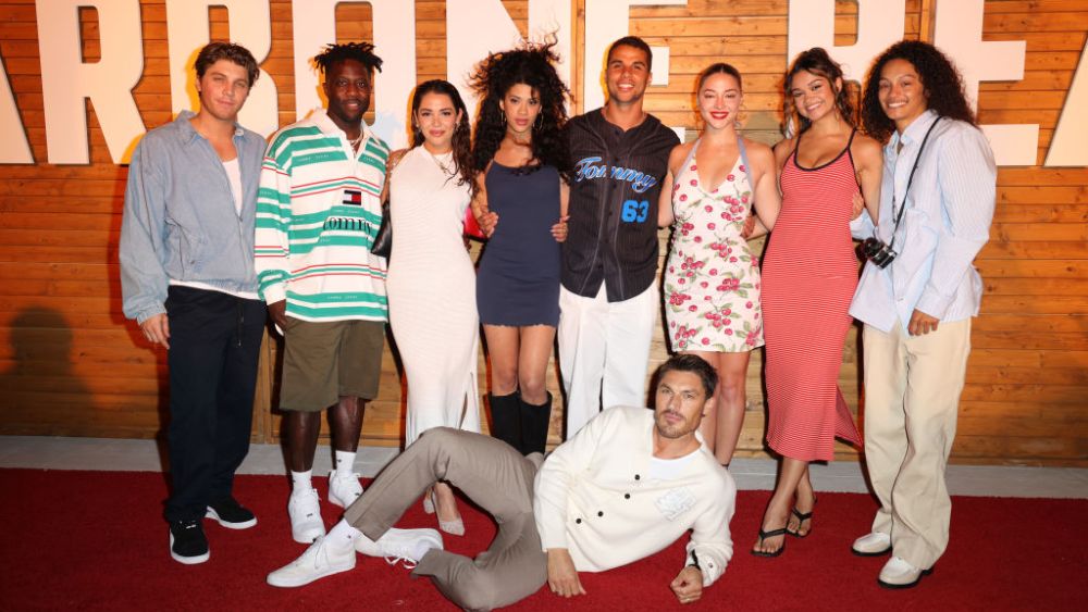 MIAMI BEACH, FLORIDA - MAY 05: (L-R) Lucas Gage, Nigel Sylvester, Emma Powel, Amenah Soares, Mason Gooding, Madelyn Cline, Madison Bailey, Mariah Linney and Chris Appleton attend CARBONE BEACH presented by American Express on Thursday, May 4, 2023 in Miami Beach, Florida.  (Photo by Alexander Tamargo/Getty Images for CARBONE BEACH presented by American Express)