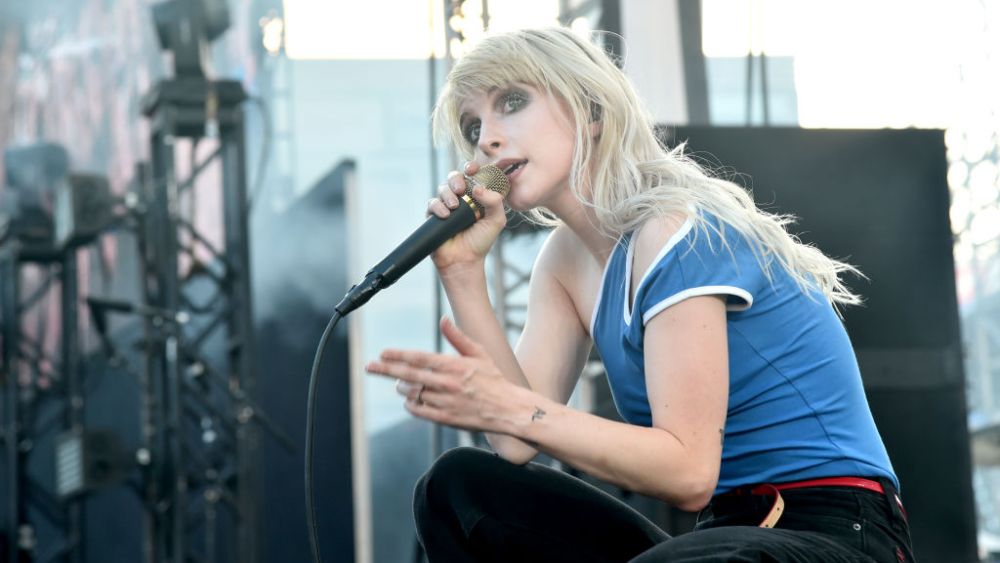 CARSON, CA - MAY 20:  Musician Hayley Williams of Paramore performs onstage at KROQ Weenie Roast y Fiesta 2017 at StubHub Center on May 20, 2017 in Carson, California.  (Photo by Alberto E. Rodriguez/Getty Images for CBS Radio Inc.)