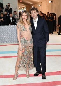Suki Waterhouse and Robert Pattinson at the 2023 Met Gala: Karl Lagerfeld: A Line of Beauty held at the Metropolitan Museum of Art on May 1, 2023 in New York, New York.