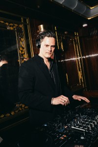 Urmet DJ