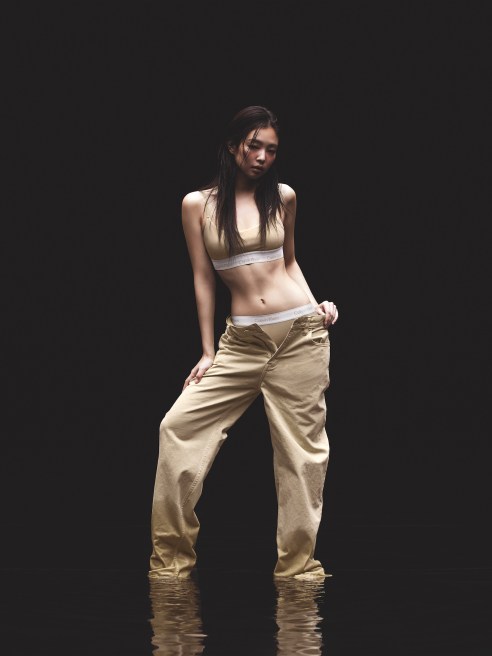 Denim staples and minimalistic basics are part of Calvin Klein’s new collection with Blackpink member, Jennie.