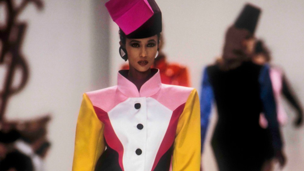 Formal ensemble worn by Iman, Saint Laurent Rive Gauche autumn-winter 1988 collection. © Yves Saint Laurent © Guy Marineau