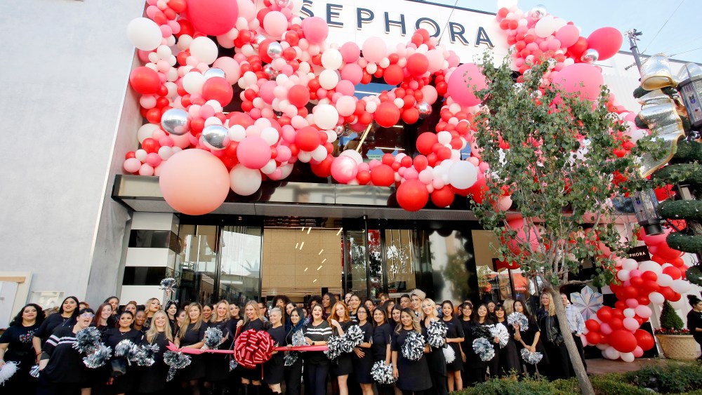 LOS ANGELES, CALIFORNIA - NOVEMBER 22: Sephora employees attend Sephora The Grove Store Opening Event - Day 1 at The Grove on November 22, 2019 in Los Angeles, California. (Photo by Rachel Murray/Getty Images for Sephora)