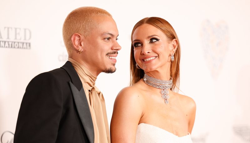 Evan Ross and Ashlee Simpson at the 2023 Race to Erase MS Gala on June 2 in Los Angeles.
