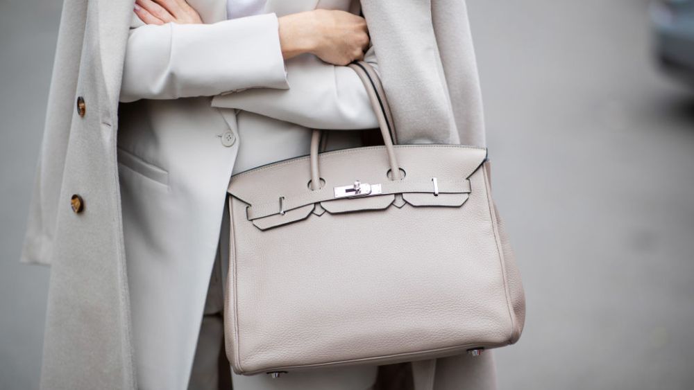 Alexandra Lapp wears an Hermès Birkin in 2020 in Dusseldorf, Germany.
