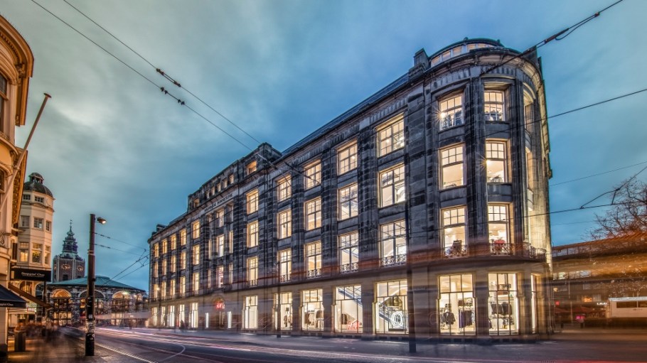 H&M Shares Jump on ‘Flattish’ Sales in Q2