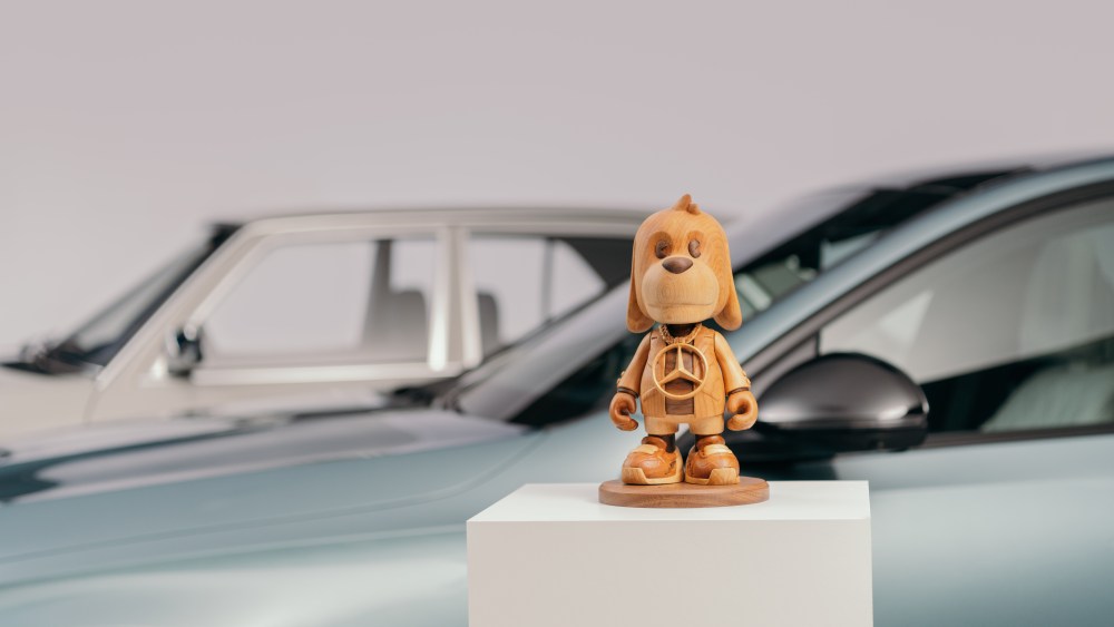 Superdackel was created for the Superplastic collaboration with Mercedes-Benz.