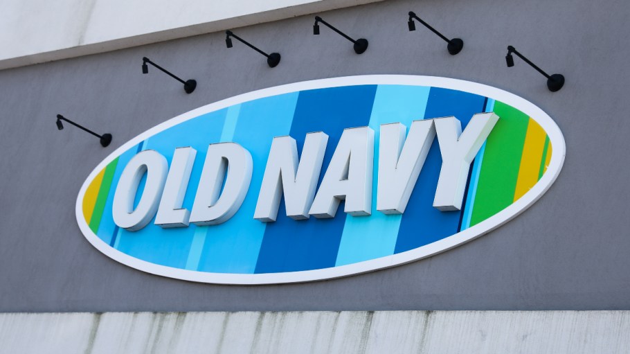 Thieves Steal Macy's, Old Navy Clothing as Analysts See 'Turning Point' for Retail Shrink