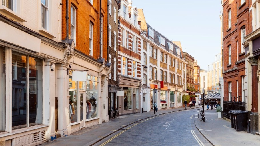 A quiet street in Marylebone district, London.