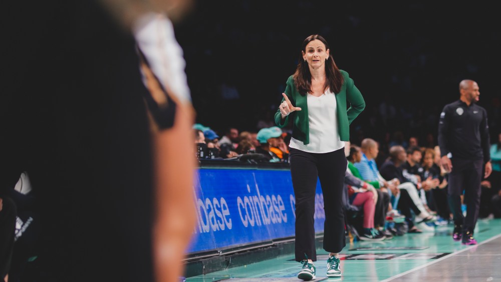Sandy Brondello, Chicago Sky, New York Liberty June 4th, 2023; New York Liberty lose to the Chicago Sky 86-82 at the Barclays Center Arena in Brooklyn, NY. (Brandon Todd/New York Liberty)