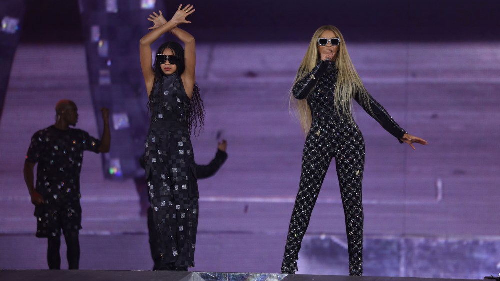 Beyoncé and Blue Ivy Carter perform in Detroit