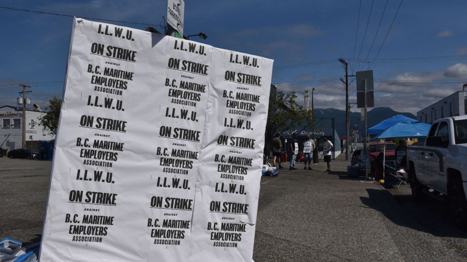 Five days after union dockworkers and their maritime employers agreed to a tentative four-year deal, the ILWU voted down settlement terms present by Canada's federal mediator.