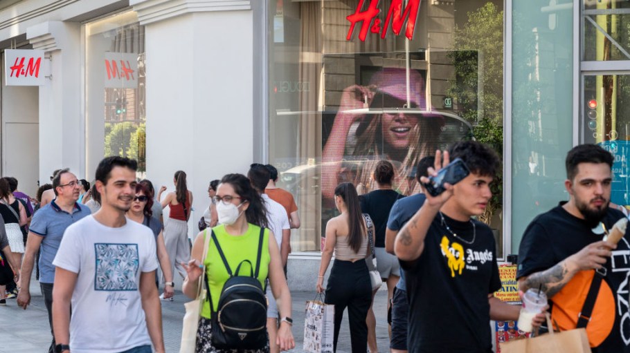 Shein and H&M are expanding into the Brazilian market, and the devaluation of Brazil's real represents an opportune time for investment.
