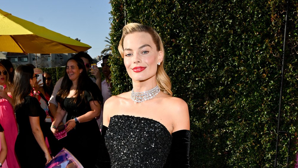 Margot Robbie at the premiere of "Barbie" held at Shrine Auditorium and Expo Hall on July 9, 2023 in Los Angeles, California, solo in the spotlight doll