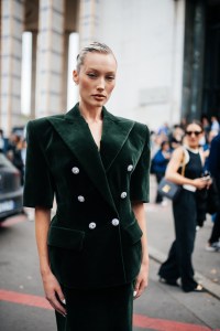 Street style at Paris Couture 2023 Fashion Week.