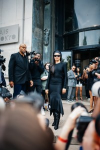 Street style at Paris Couture 2023 Fashion Week.