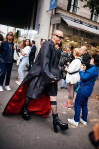 Street style at Paris Couture 2023 Fashion Week.