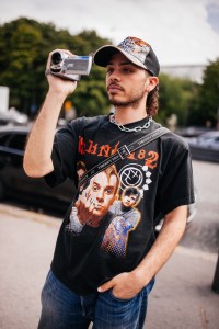 Street style at Paris Couture 2023 Fashion Week.