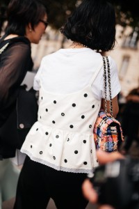 Street style at Paris Couture 2023 Fashion Week.